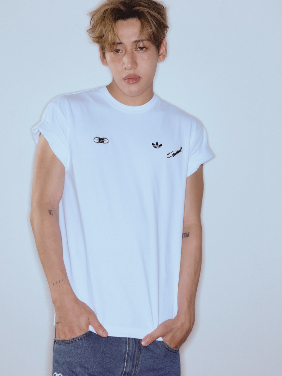 you2play_'s tweet photo. ‘แบมแบม’ ทำแม่ ๆ ใจสั่น จนอยากขอย้ายทีมมาเป็นทีมแฟน!

จาก Global Artist สู่ Co-Creator คอลเลกชัน adidas Originals ครั้งแรกในไทย ร่วมออกแบบคอลเลกชัน EYES ON ME อีกต่างหาก ใครทีมแม่เริ่มใจสั่น อยากเปลี่ยนทีมมาเป็นทีมแฟนแล้วบ้าง ยกมือขึ้นนน!

#YOU2PLAY #BamBam https://t.co/La1enCteU4