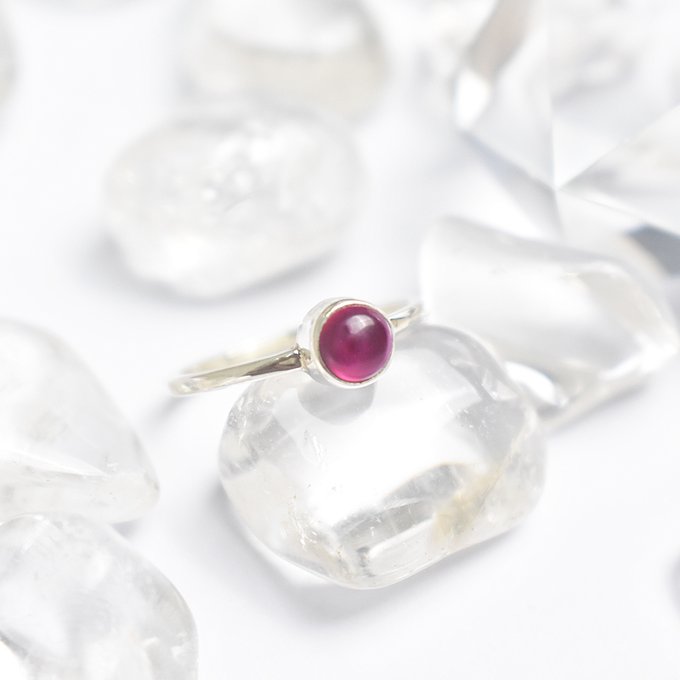 mimpijewelsbali's tweet photo. 可愛らしい、まあるい一粒のルビーでリングを作りました。  

ころんと丸みのあるカボションカット。 

つるんとした艶感が美しく、どこかやさしい印象のルビーです。

https://t.co/IGVcMDoFaL

@minnecom 
#シルバー #ハンドメイドアクセサリー https://t.co/ia0NC3dZqX