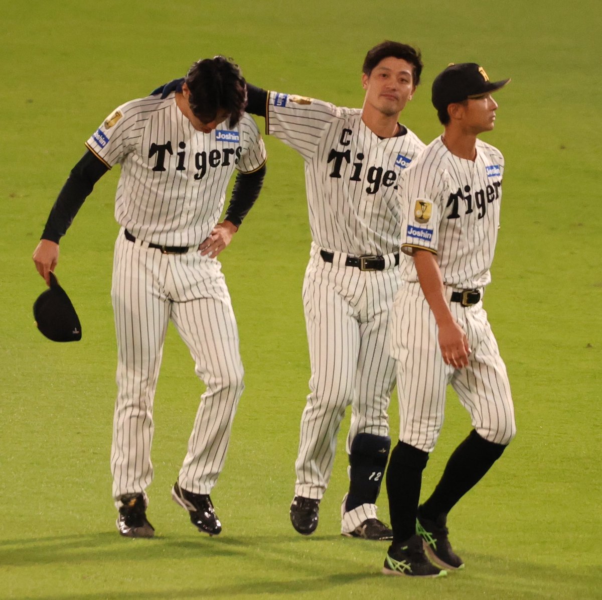 2273765tigers's tweet photo. あなた居なかったら連覇してないよ
顔上げてくれ https://t.co/F1Ic5tH4KN