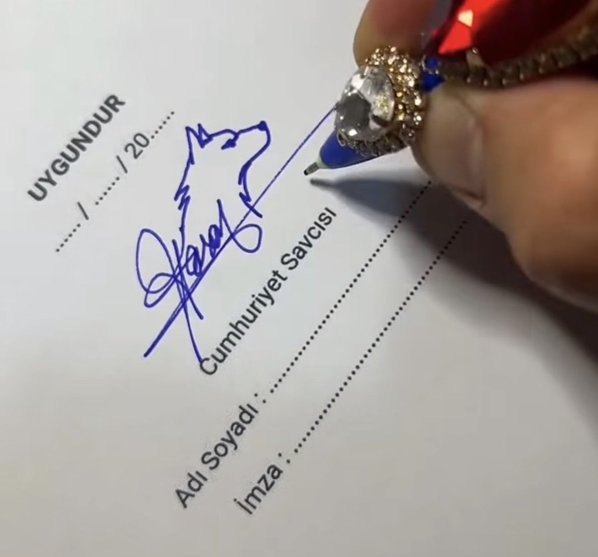 bookishasma's tweet photo. fitzchivalry signing his name https://t.co/EPm0EzZ0PY