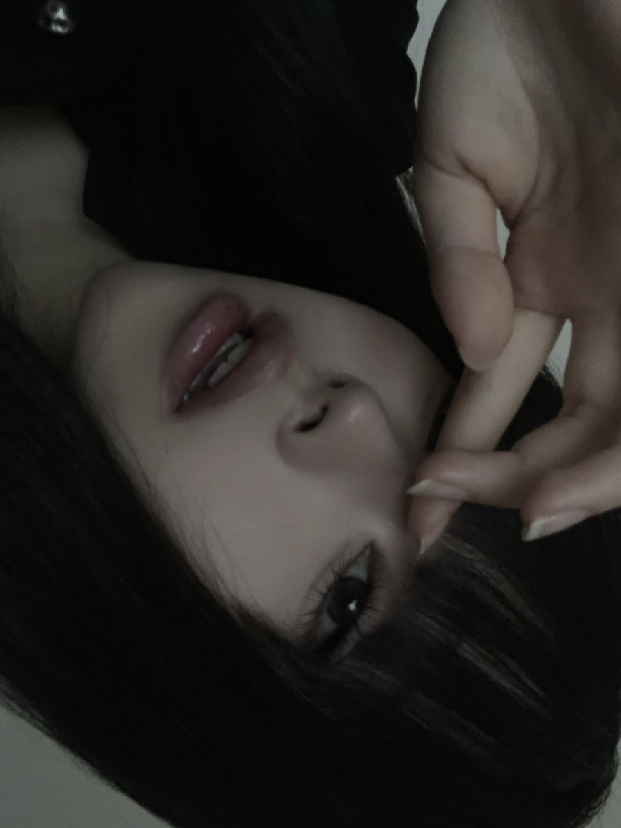 xxxuniholic's tweet photo. https://t.co/DywvoYvkpw