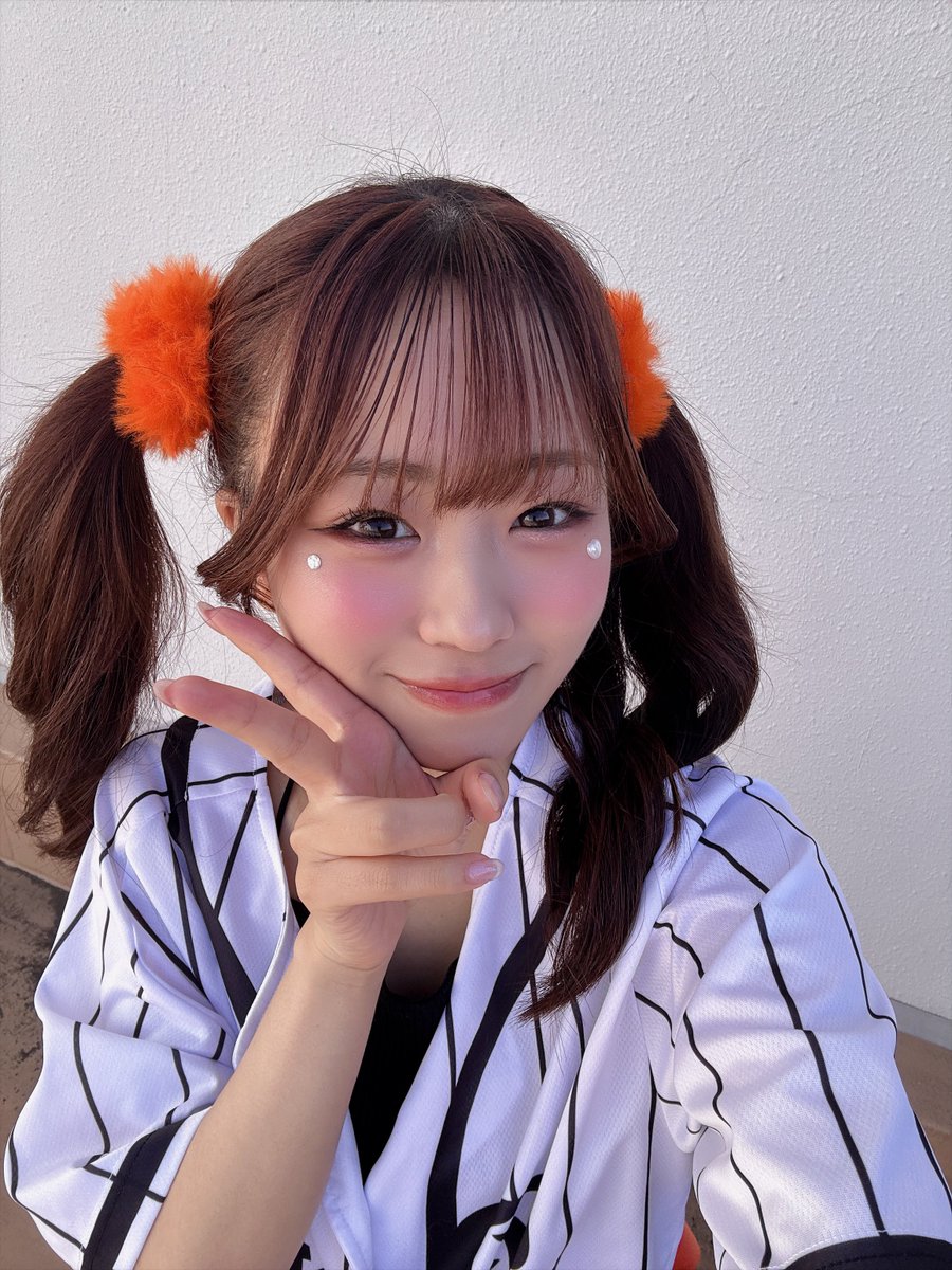 sana___0205's tweet photo. ずんだフェスin宇都宮vol.2
〜餃子に酢コショウパラダイス〜でした💖💖

1部と2部の間体調悪くてまとめてのお礼ツイートで申し訳ないです( ; ; )

栃木まで会いに来てくれた方も沢山いて、栃木の方にも会えたり、初めましての方にもたくさん出会えたりして、多少無理してよかったなって思ったよ✨️🥰
踊らず後悔するより私は踊って後悔したい🤣
踊って後悔しないけど😂

私がアイドル始めた理由は、誰かの生きる理由になりたい、今辛い人が自分見て笑顔になって欲しい！だから、何がなんでもステージ立って踊りたいんだよね。心配かけちゃってるけど😭😭

これからも全部は無理でも、数曲は踊れるようにして行きたいなって思います💃🏻

でもみんなと話してる時間は痛み忘れられるし、なによりもの鎮痛剤だ😆✨️

次は明日に大塚futureさんで14:40〜ライブです🎤18.19はさなのセトリだよん❤︎
楽しむぞ〜✊ ̖́-

#さなを推さな