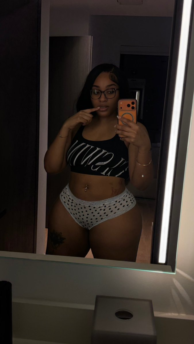 loveskayyx's tweet photo. Who’s up? #nsfwtwt https://t.co/ocpSbKTyUP