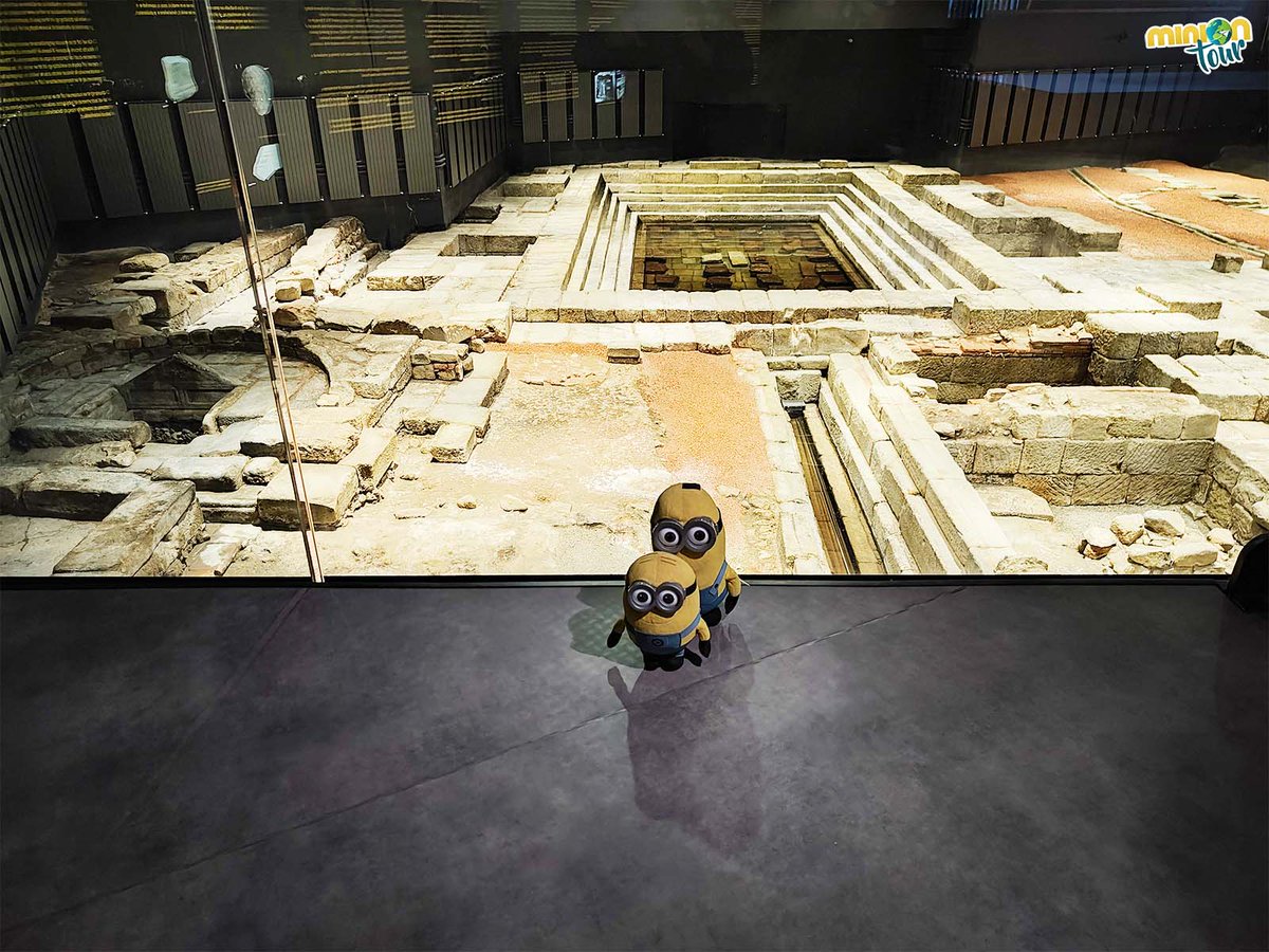 MiniOnTourES's tweet photo. 🇵🇹 ¿Qué se esconde bajo las calles de  #Chaves?

En el Museo de las Termas Romanas descubrimos parte de la historia que llevaba siglos escondida bajo la ciudad 🏺.
➡️ https://t.co/fo797KXNN9 https://t.co/OIlA9wZkVy