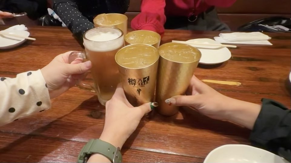 kotone10432's tweet photo. 1010 福虎 女子会 🍻
初めましてだったけどもうみんな大好き
また飲むのは当たり前なんだけど
普通にみんなで岡崎観光したいなあ〜 https://t.co/QDzSF6orMK