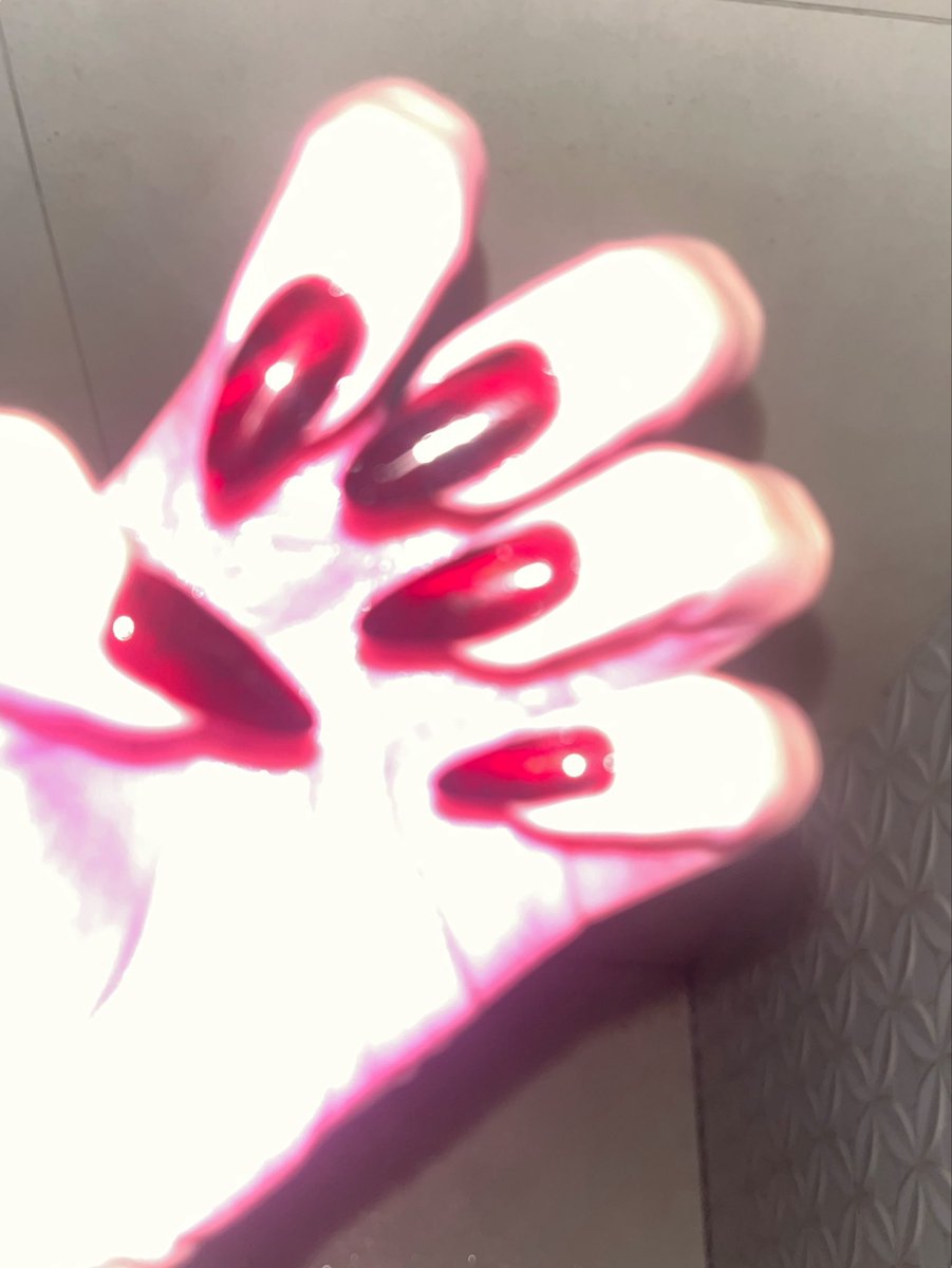 7bliwwe's tweet photo. etcha caraio e essas unhas vampirescas deliciosas ai amei https://t.co/69oMdPAcfG