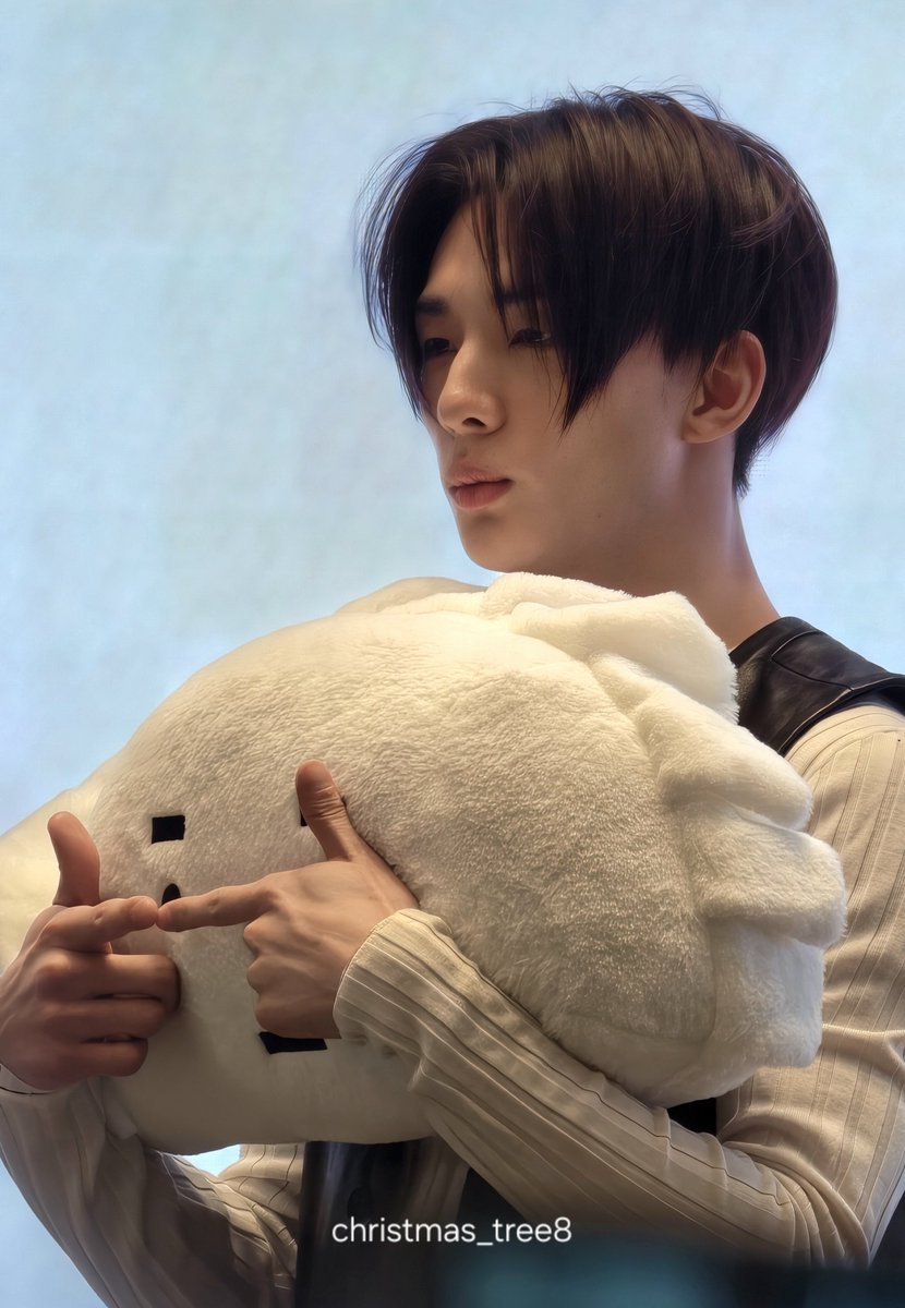 Christmas_Tree8's tweet photo. 261017  cute dumpling 👉🥟👈

#현진 #Hyunjin https://t.co/KLKLD74T7z