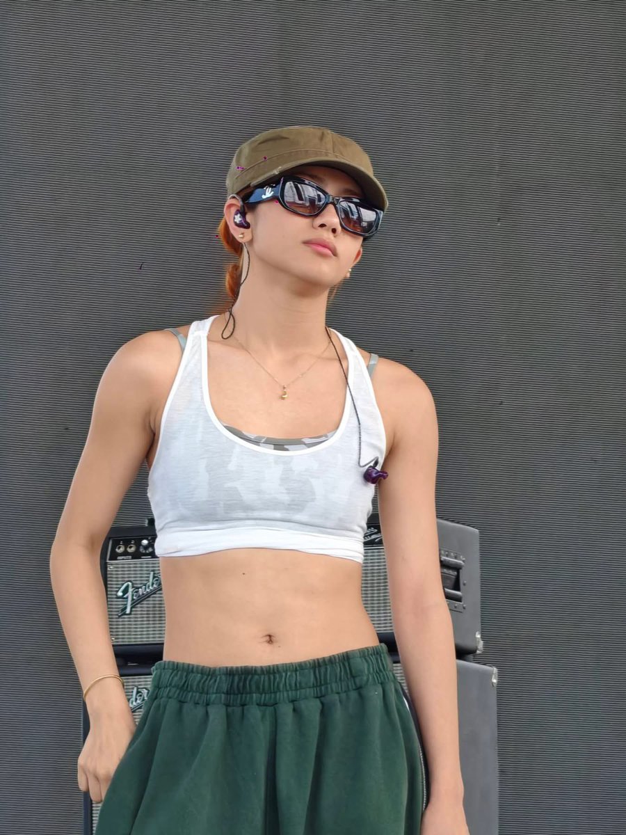 binibloombelge's tweet photo. Sheena Fit Check
Bebe Shee, isasama mo rin ba ito sa #CollecSheen???
#BINISheena #SheenaCatacutan
@bini_sheena https://t.co/Jcm8kaUn7Y