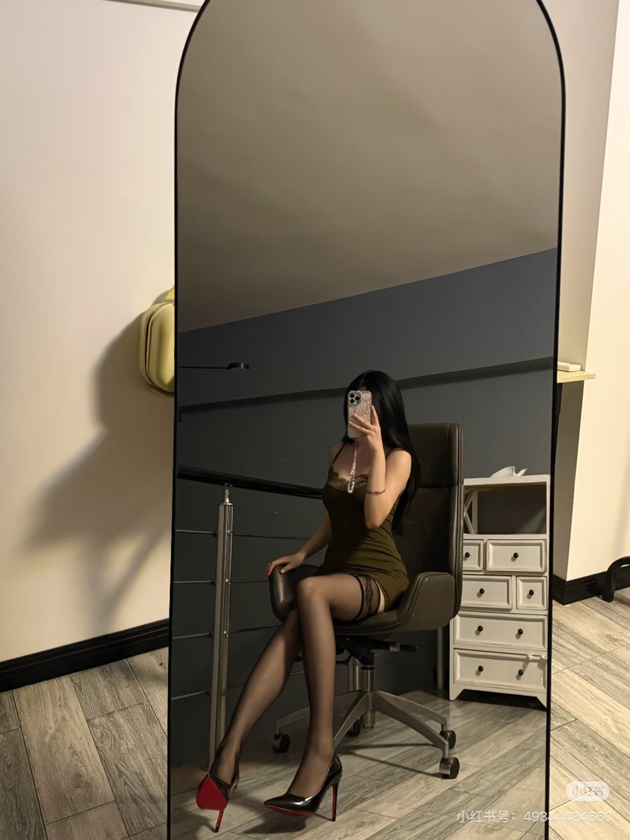 Edouard61877351's tweet photo. 这样出门可以吗？ #熟女 #黑丝高跟鞋 #OOTD https://t.co/Npfz3XRwqE