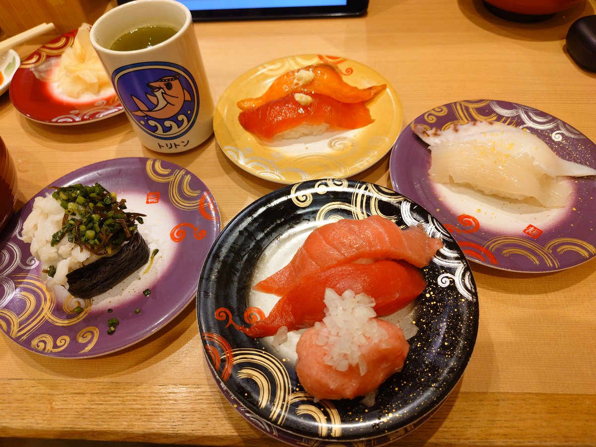 linlin0326_3's tweet photo. 寿司を食べてる間に負けとるやないか(笑) https://t.co/fQrixoq93l