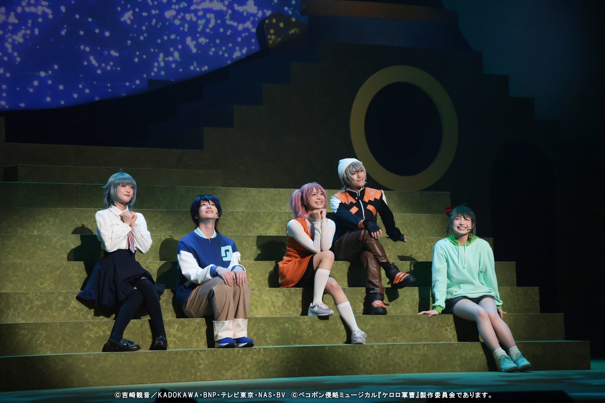 keroro_musical's tweet photo. 🐸#ケロミュアーカイブ配信中！🐸

ペコポン侵略ミュージカル『#ケロロ軍曹』
アーカイブ配信を実施中🌎📡

▼ご購入・詳細はこちら
https://t.co/ebd5juO3Ms

配信①：12:00公演《全景》
配信②：17:00公演《スイッチング》
配信③：2公演セット

✅販売期間✅
～10月25日(日)23:59

⏰視聴期間⏰
配信①・②：購入日時～7日間
2公演セット：購入日時～14日間

🎁購入特典🎁
①～③：ケロロ小隊インタビュー特典🎤

週末は ケロミュ🐸✨
たくさん楽しんでくださいね🎵

#ケロミュ #ケロロ軍曹