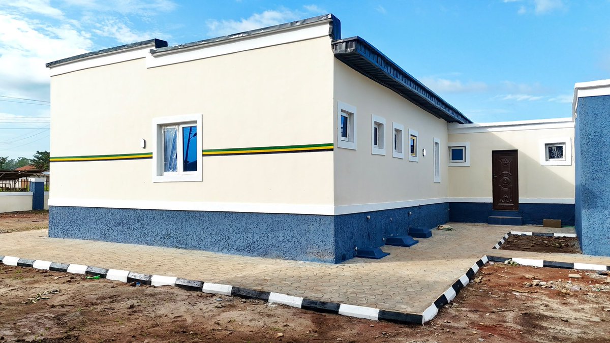 Sen_AdeolaYAYI's tweet photo. WE HAVE FACILITATED AN ULTRAMODERN AREA COMMAND POLICE STATION IN IMEKO-AFON

As part of our continued commitment to strengthening security and improving public safety across Ogun West Senatorial District, we have facilitated the construction of an ultramodern, fully furnished Area Command Police Station in Imeko-Afon Local Government Area.

The facility includes two units of three-bedroom bungalows for senior police officers, a 30KVA generator, a 15KVA solar inverter system, air-conditioning, water supply facilities, modern furnishings and landscaping.

Through this intervention, we aim to enhance police operations, improve personnel welfare, strengthen security coordination and provide a safer environment for residents and businesses.

This project further reinforces our commitment to community development and complements the security and infrastructure initiatives of the Ogun State Government under the leadership of Governor @DapoAbiodunCON 

#YAYI2027 #ITESIWAJU #OgunState #ImekoAfon #SecurityInfrastructure