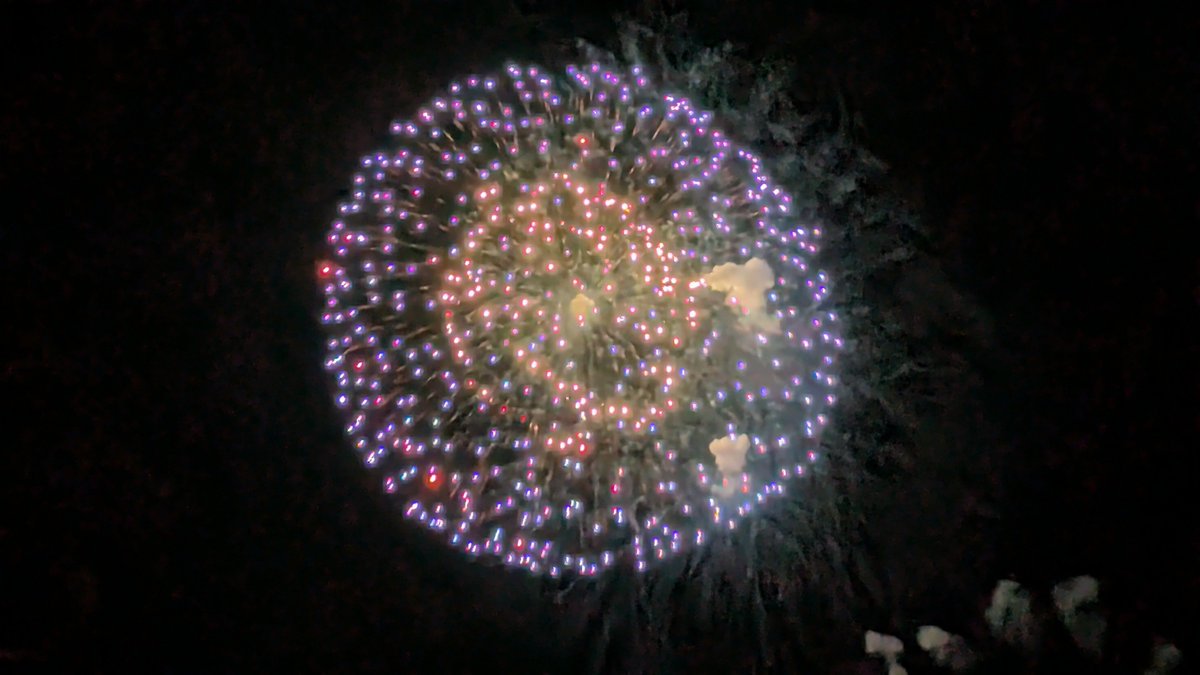 ConNanoVO's tweet photo. 江ノ島の花火🎆 https://t.co/OeDbMPOr0L