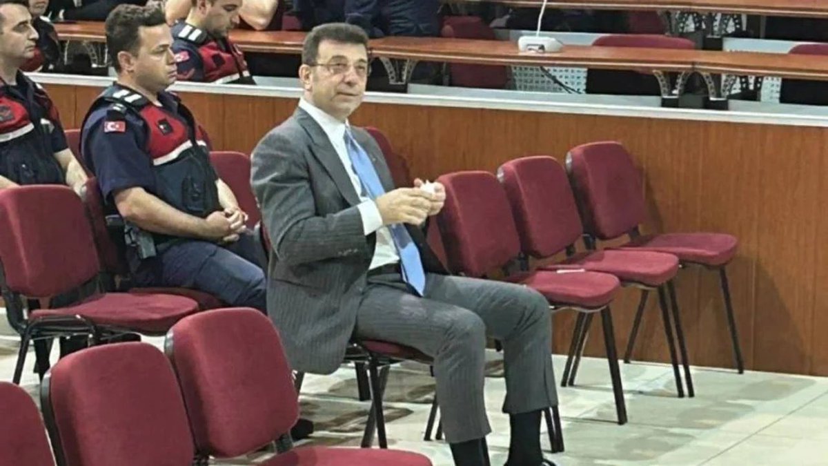 saborz767676's tweet photo. Yine Özgüven Patlaması Yaşıyor🤣 

73 İtirafçının olduğu onlarca somut delil bulunan iddianameye göre 2352 yılla yargılanan Ekrem İmamoğlu;

"Ben burada savunma yapmıyorum. İftiranameyi yazanları yargılıyorum." https://t.co/qDq66gW51W