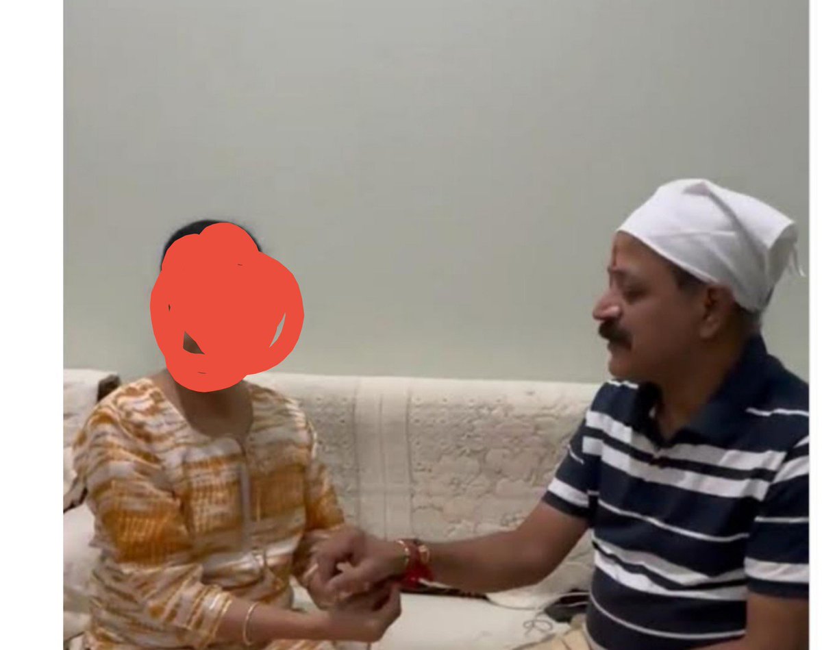 Bhutbhai__'s tweet photo. @ki_r_ti_jee @SPSagarmp @DGP_MP @Cyberdost @dcpcrime_bhopal @MPPoliceDeptt @_DigitalIndia @XCorpIndia @X @dabang_chambal @__TUFA @_Evil0790 @Rana_7654 देखो महोदय ये अपनी सगी बहन को भी गलत नियत रखता है बेचारी बहन हाथ पकड़े रोक रही है नहीं तो ये निराला क्या पकड़ने जा रहा था आप लोग देख लो 🙏आवश्यक कार्यवाही करें जसवंत निराला देवरी नगरपालिका सागर जिले का महिला बलात्कारी अत्याचारी अपराधी जसवंत निराला । तात्कालिक कार्यवाही। https://t.co/4tLjTPO7N4