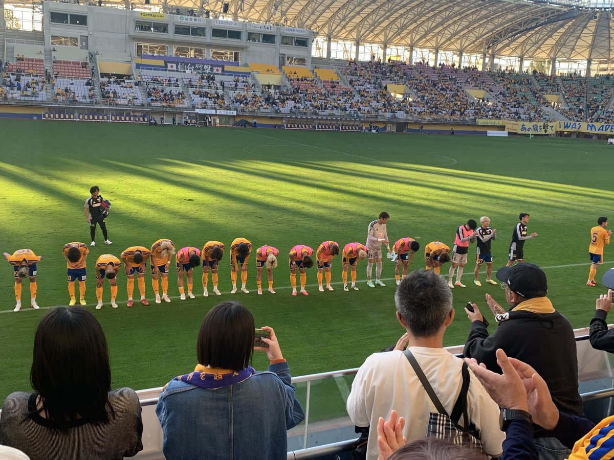 CTS_Kanade0301's tweet photo. 今日はリアル友達とベガルタの試合観戦してきたお
ついでに謹慎明けのベガッ太くんを添えて( ˙꒳​˙  ) https://t.co/bY51WkkuUK
