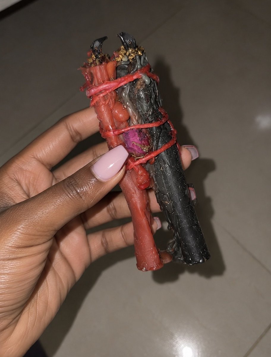 Favourite_Gab's tweet photo. I saw this cute candle under my man’s bed, it’s so aesthetically pleasing. https://t.co/963I8qBqkR