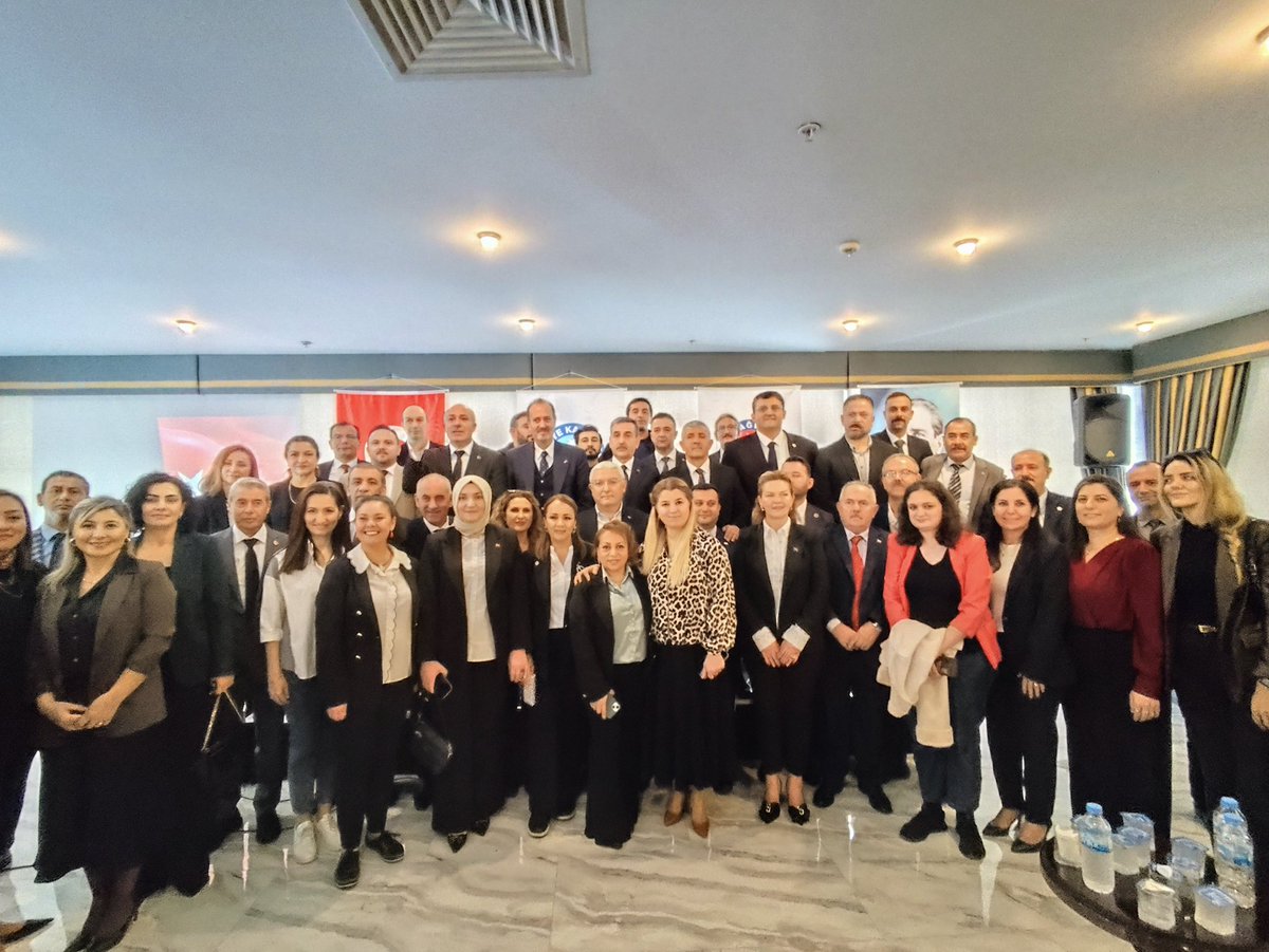 VeyselSahinMhp's tweet photo. Türk Kamu-Sen Genel Başkanı Önder Kahveci'nin katılımıyla düzenlenen Türk Sağlık-Sen İzmir Şubeleri Genişletilmiş Temsilci Toplantısına Genel Sekreter Yardımcımız Tamer Osmanağaoğlu, İl Yöneticilerimiz, Buca ve Gaziemir İlçe Başkanlarımız ile birlikte katıldık.

Toplantının Türk Kamu-Sen’imize ve İzmir’imize hayırlı olmasını diliyorum.