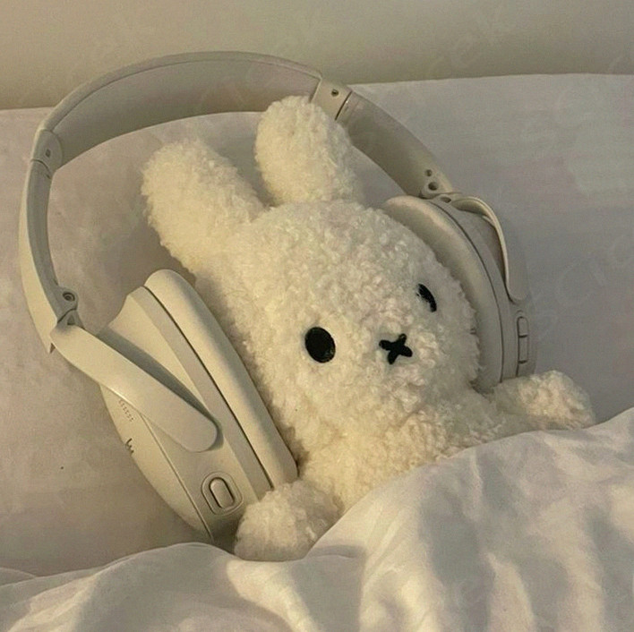 jalenfiggs's tweet photo. 布団の中で静かに目を閉じると、心に刻まれたあの一瞬が蘇る。夕暮れ時、フィルムカメラのシャッター音と共に流れた温かい光。一枚の写真が思い出を呼び覚ます。その時感じた空気感は、いつでも鮮明に。もう一度、その光景を撮りたい。 https://t.co/9mSR7FmBzP
