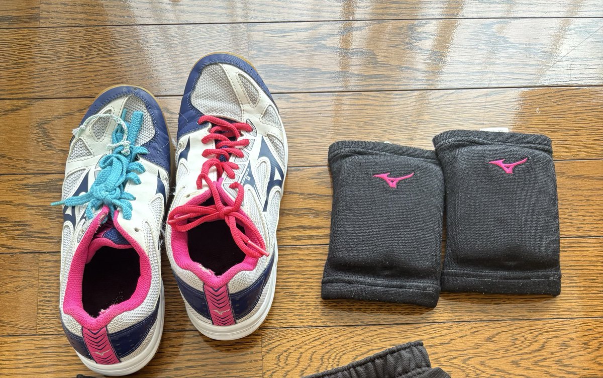 smdiskdo's tweet photo. バレーシューズ、サポーター、靴下売ります
買取希望の方は希望額を添えてDMお願いします 
以前のDM履歴が消えてしまったのでお返事出来てない方もう一度送っていただけると助かります🙇🏻‍♀️
  #制服買います  #制服売ります  #靴下売ります  #靴下買います #売り子  #写真買取  #動画買取 https://t.co/VEZUrUCjIO