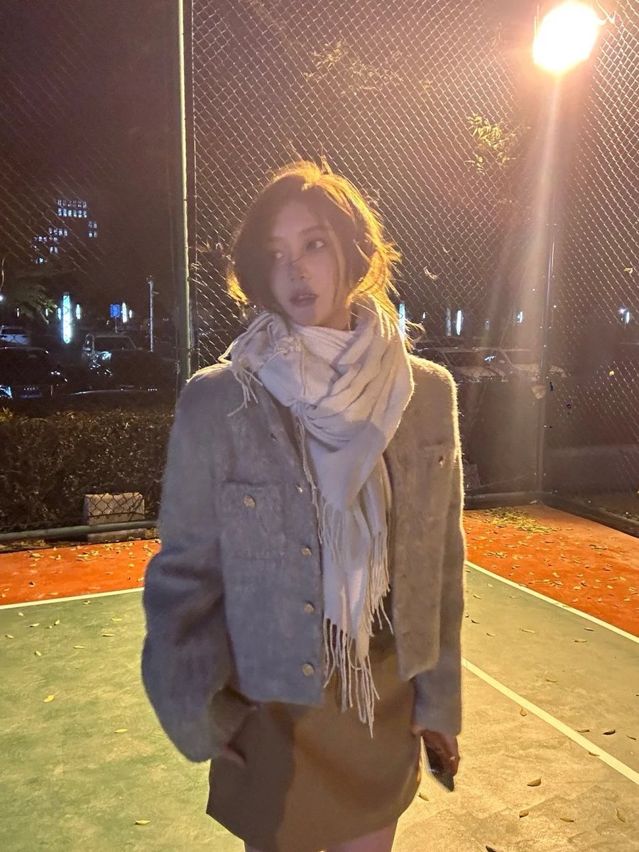 MayolaExtine3's tweet photo. Backlight wraps everything soft and warm.#backlight #nightstroll https://t.co/TMG00lBumy