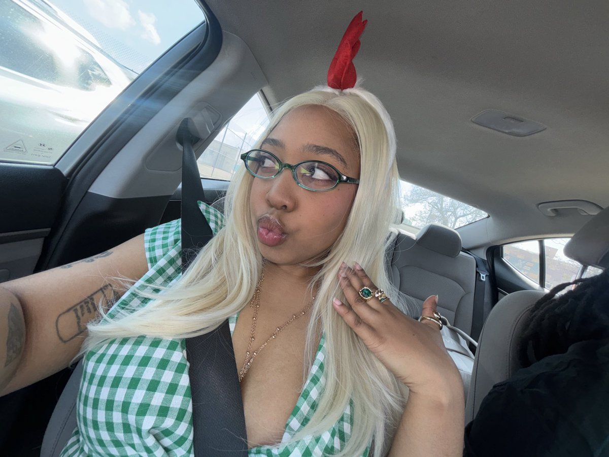 fancyclownss's tweet photo. it’s chicken little 🐔 for atl anime fest yesterday #atlanimefest2026 #atlanimefest #trapsushi https://t.co/DAamT7MAK6