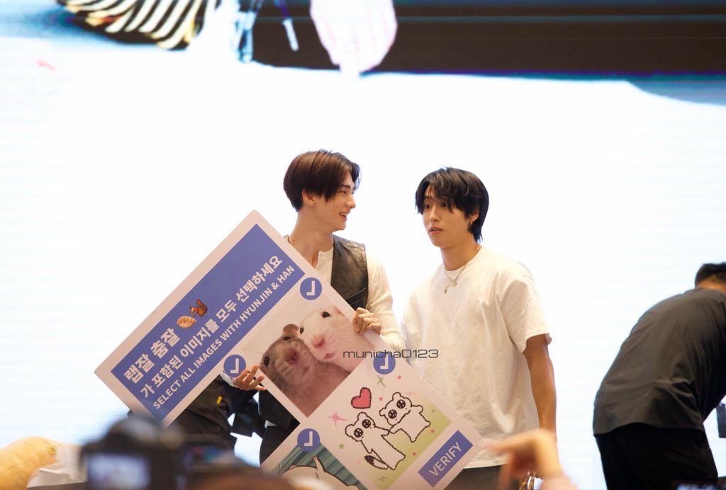 municha0123's tweet photo. 20261017 starriver3.0 Foshan

#straykids #HAN #한지성　#현진 https://t.co/RoL7IWF0yD