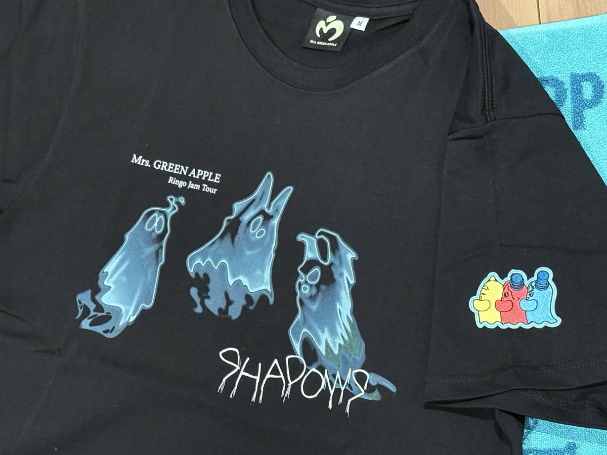 Puttinikanom's tweet photo. 【SHADOWSグッズ③】
数あるTシャツから君に決めたんだ。
あの3人のワッペンは左袖に付ける事にしたよ。
好きなものを身に付けるのって嬉しいね。
好きな物を好き🫶だと言える環境に感謝🌱
#MrsGREENAPPLE
#SHADOWS https://t.co/K66TQaLFwc