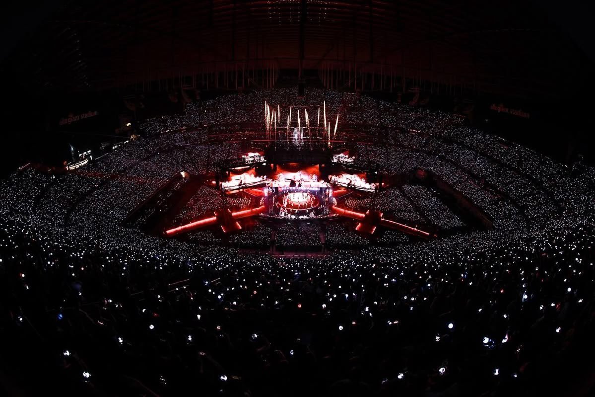 ARIRANGWT's tweet photo. [Fun fact]

Over 1,93 million people around the world attended BTS’ ‘Love Yourself World Tour’ in 2018-2019, across 62 shows.

This year, about 1,92 million people attended BTS WORLD TOUR ‘ARIRANG’ in North America alone, across 31 shows!🔥 

#방탄소년단 #BTS #BTS_WORLDTOUR_ARIRANG
#BTS_WORLDTOUR_ARIRANG_NA