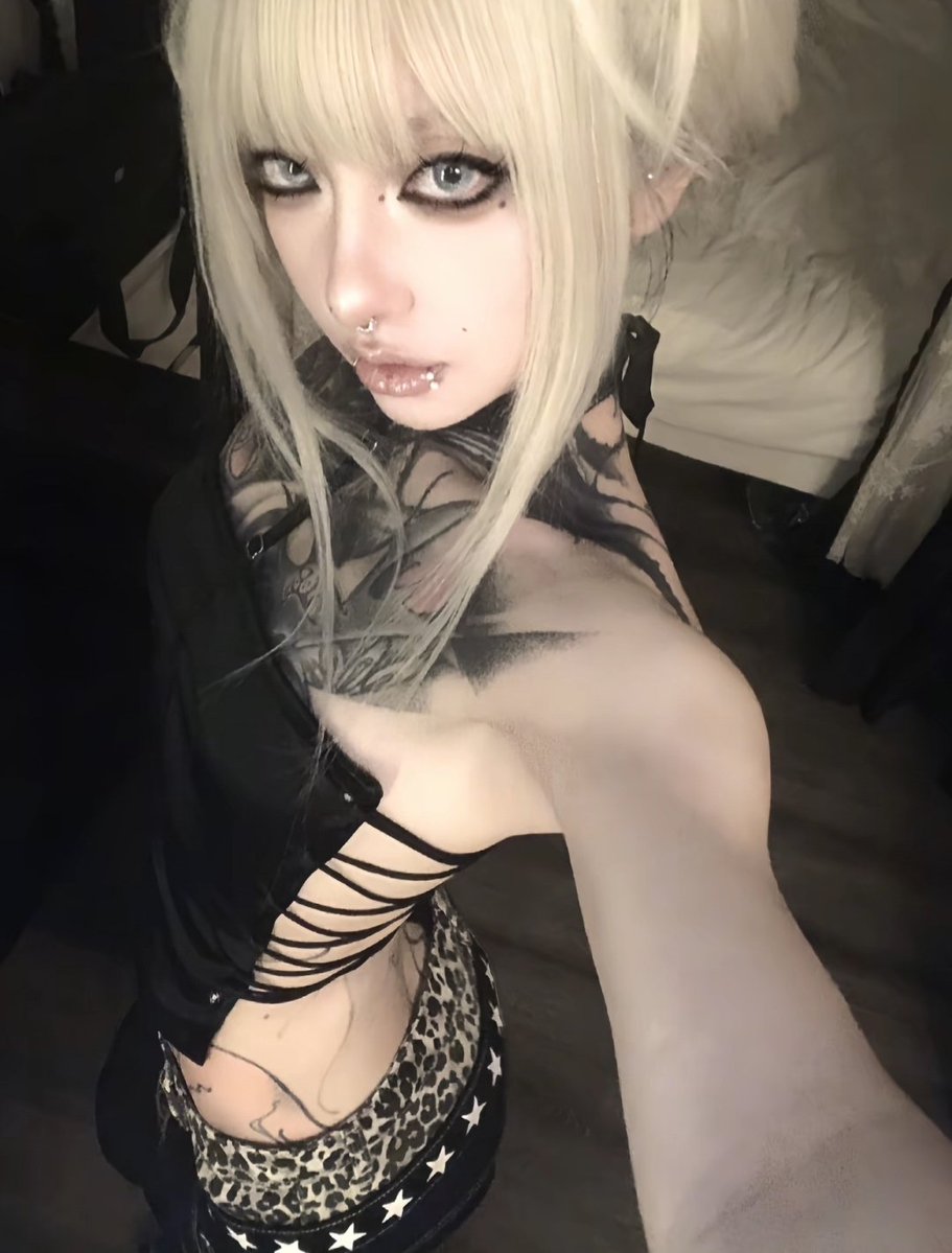 Meinazii's tweet photo. mum https://t.co/LmuGWlmGTb