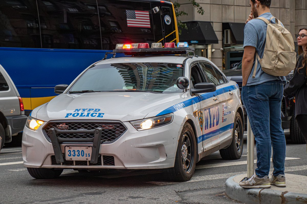 buster150GT's tweet photo. NYPD車両点描2
今回やたらと遭遇したトーラスベースのFPIS。とっくに生産終了しておりほとんど10年選手にも関わらずフュージョンベースのFPRと同じくらい見かけた👀 同世代のFPIUが数を減らすなかこいつだけピンピンしてるのが謎すぎる https://t.co/dGI3VncLf6