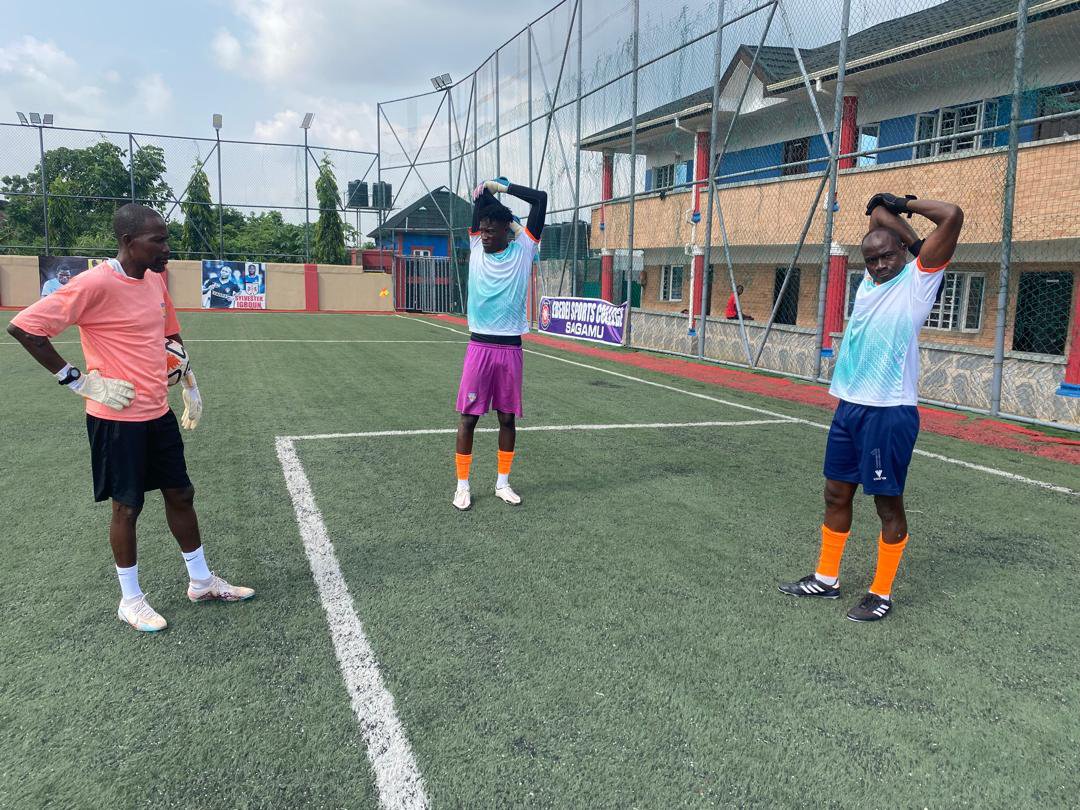 SunshineFCAkure's tweet photo. PRE-MATCH WARM-UP!.
KICK-OFF IN A JIFFY! ⚽💪

The Owena Whales are warming up and getting set for action! 

 Sunshine Stars FC vs Eko United
⏰ Kick-off: 4:00 PM
🏟️ Venue: FC Ebedei Stadium, Sagamu, Ogun State.

The countdown is on! Let's go, Owena Whales! 💪🧡
#SunshineStarsFC https://t.co/0cYhIu2XOU