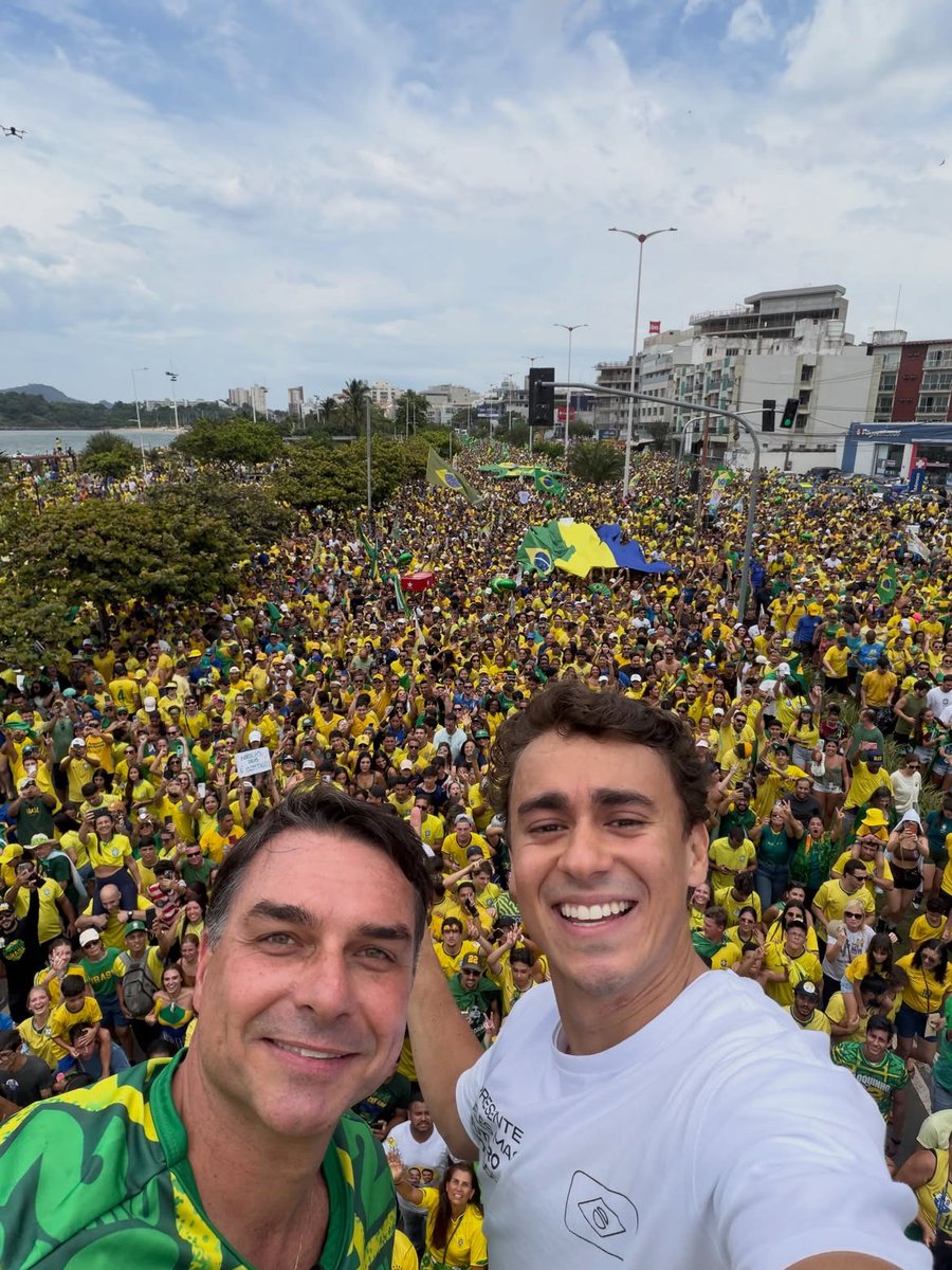 EvairdeMelo's tweet photo. Nosso Espírito Santo é verde e amarelo! 
O futuro do nosso estado e do Brasil é à direita! 🇧🇷

Vai vendo, Espírito Santo! 🇧🇷"
Para varrer a ptralhada, no próximo dia 25

Vote Pazolini 10 e Flávio Bolsonaro 22 🇧🇷

@FlavioBolsonaro @nikolas_dm 
#Pazolini10 #Flavio22 #EvairSenadorEleito