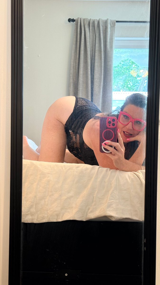 vgddudyfi's tweet photo. I absolutely love dad bods, but do men love midget bods like me the same way? https://t.co/q0Q2MGORmU