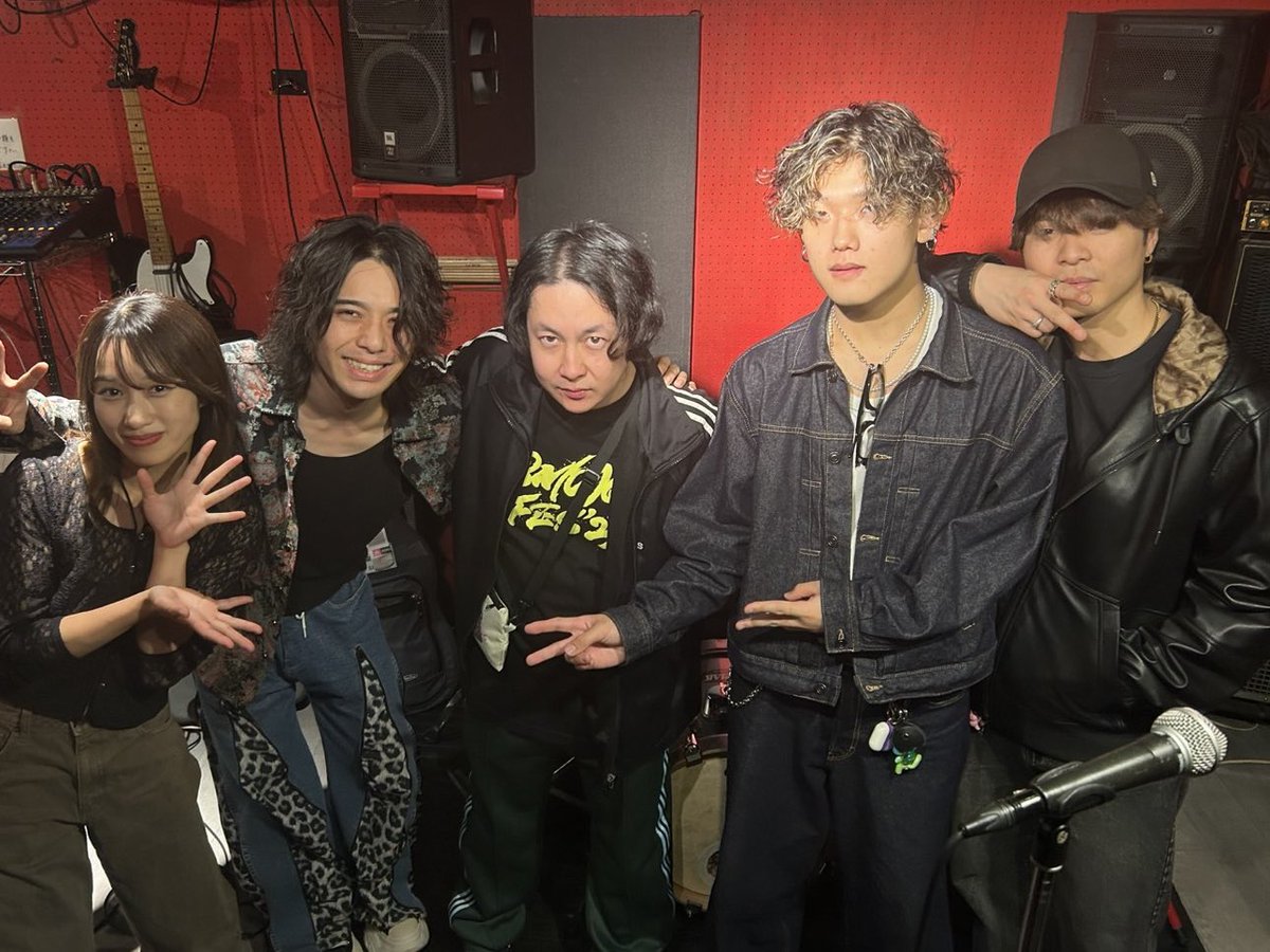 miki_drum_'s tweet photo. 10/17(土) 下北沢rpm

湯本淳希さんジャムセッションにて
ホストで参加させていただきましたー！
ありがとうございました！めちゃ楽しかった‼︎

Tp. 湯本淳希
Gt.横山開
Ba. TAIGA
Dr.大竹美希 https://t.co/eXnDKYdYEj