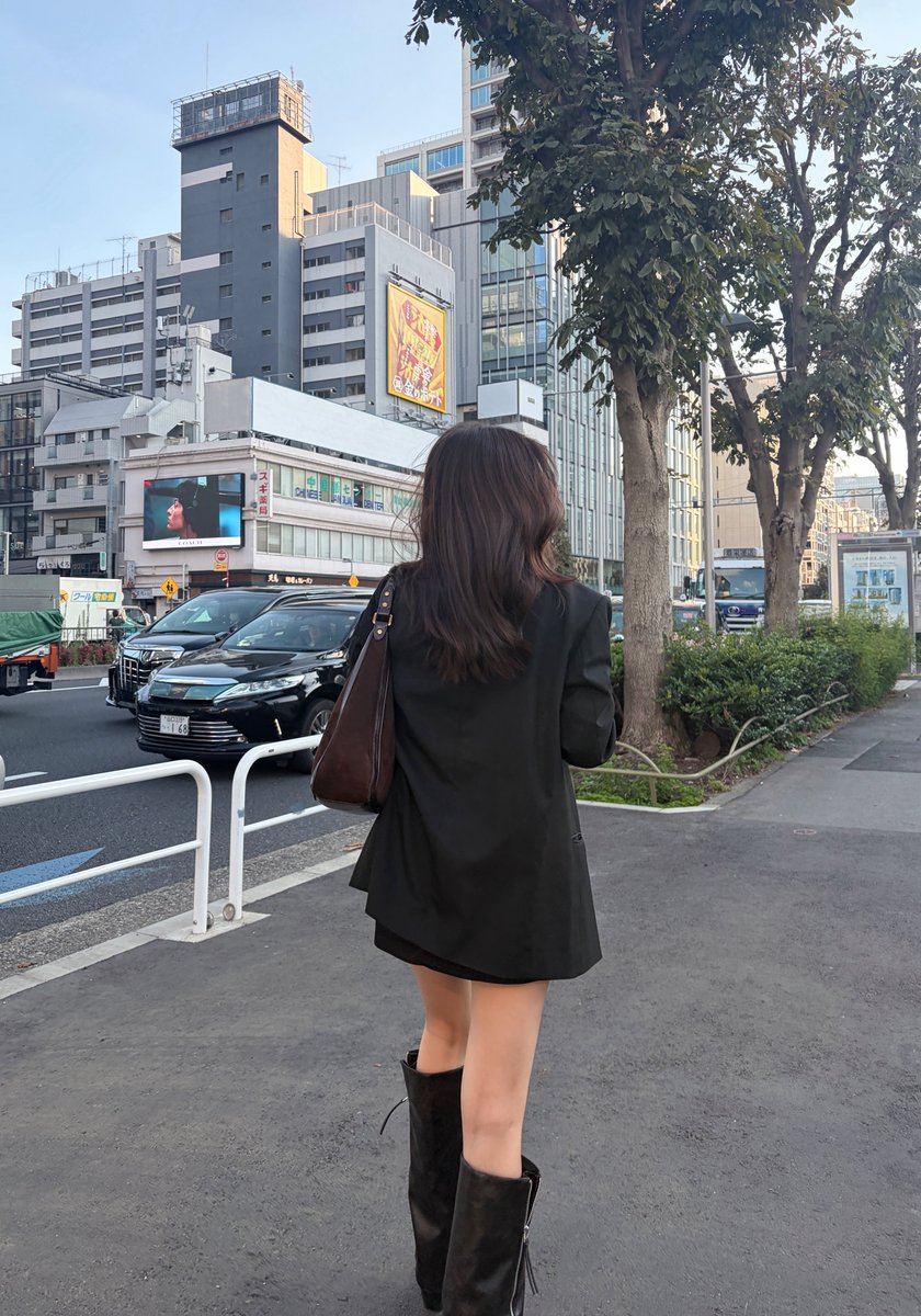 chocom___'s tweet photo. GUのジャケット、去年に引き続き愛用中なんだけど今年はワンサイズアップして【Lサイズ】を購入してみた。めちゃくちゃお気に入りで毎日レベルで着てるー🥹！

大きめをゆるっと着ると、オフィス感が抜けて普段着に寄る💭(あとはボトムスと小物合わせ次第) https://t.co/3CJDNVd7WW