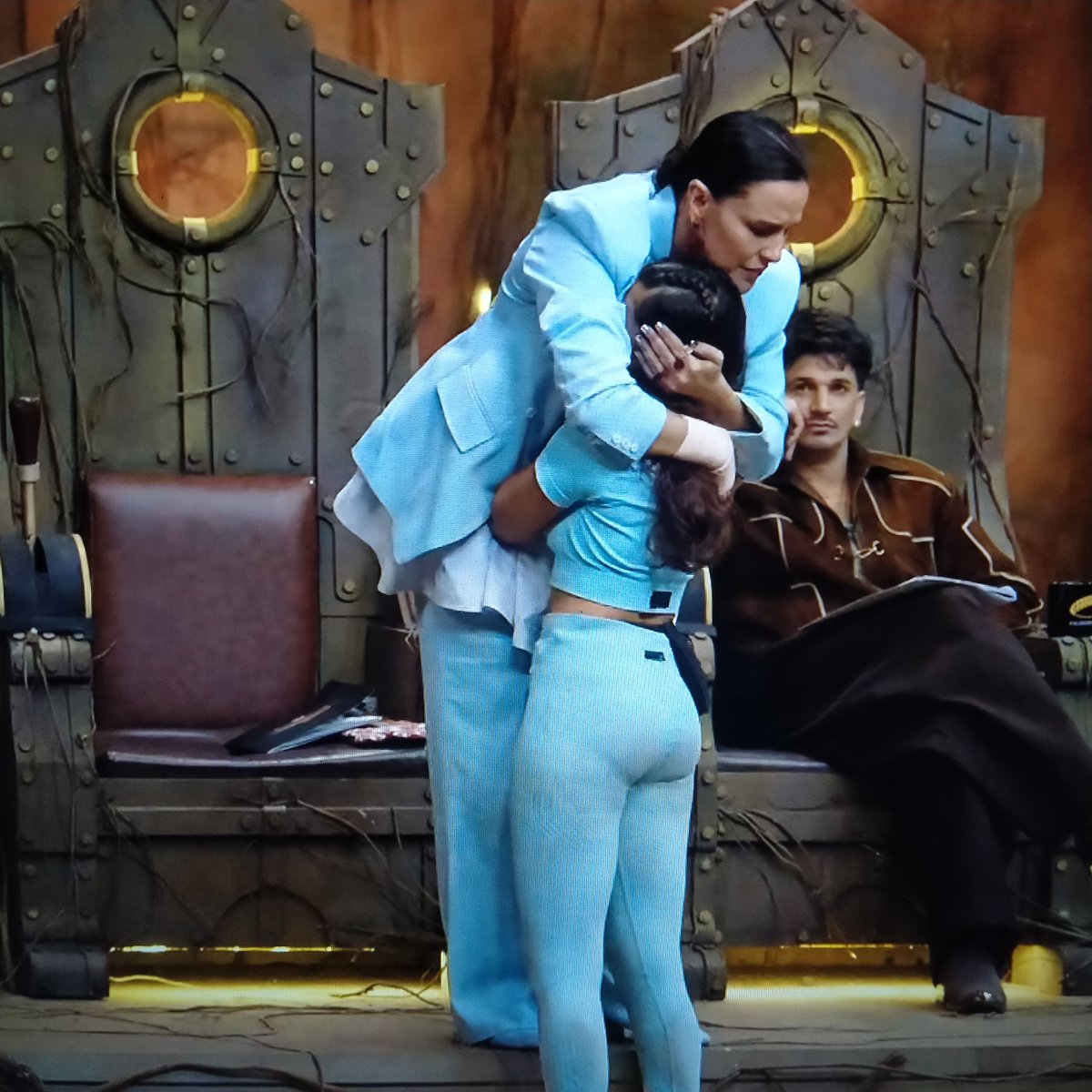 __Shaina_____'s tweet photo. Yaar Neha is so sweet 🥺❤️ 
The way she stands for right and also understand everyone's emotions 🥺❤️I mean how can someone be so sweet &amp; strong 🥺❤️
Her actions proves that why she deserves that position and everyone love &amp; respect 

 #RoadiesRebirth #NehaDhupia https://t.co/2H1n7JQnGS