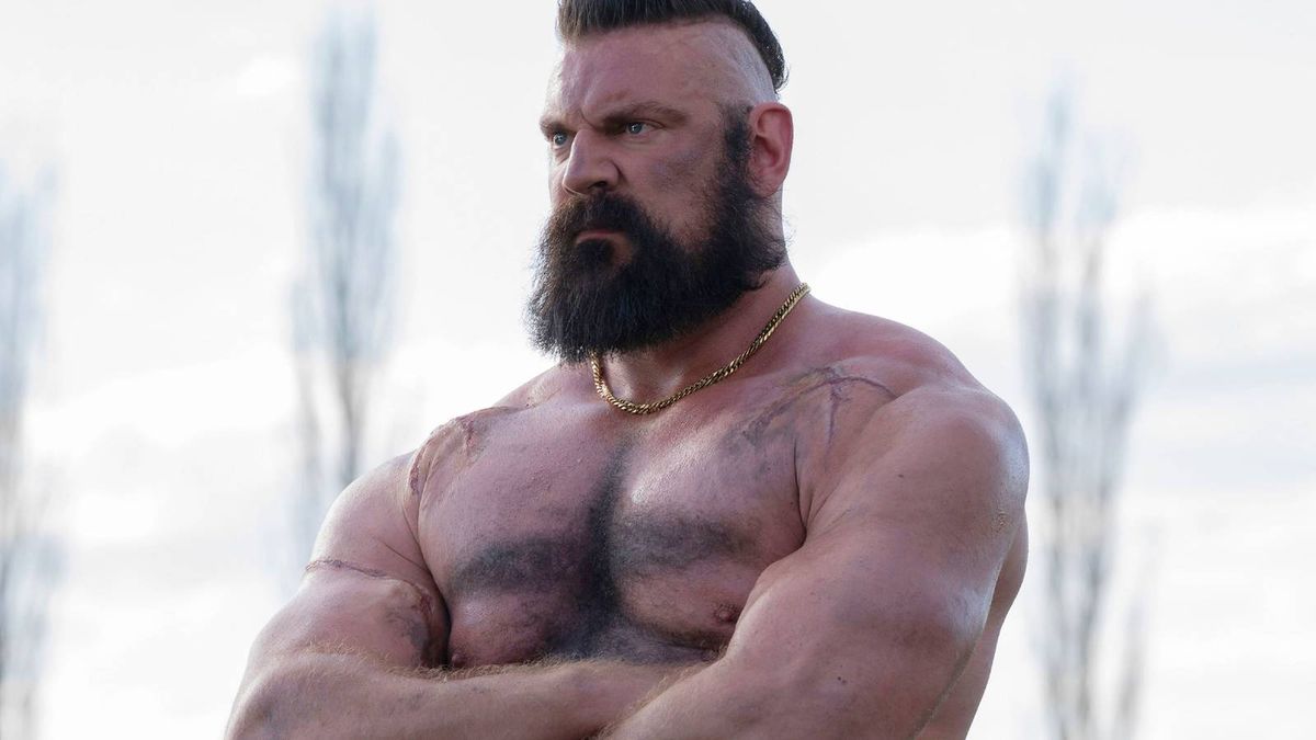 screenrant's tweet photo. As of Saturday morning, #StreetFighter is projected to earn a 3-day gross of $31 million at the domestic box office by the end of its opening weekend, easily hitting No. 1 on the domestic chart. 📈 

This sees the movie earning the best domestic debut in history for the film franchise. 💲

Source: Deadline | Learn More: https://t.co/YkRGfNzt91