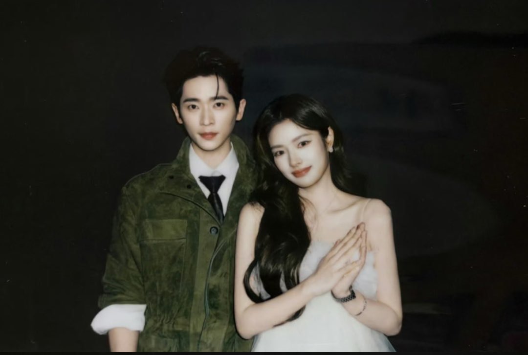 Milkkieway_1996's tweet photo. คืองี้รูปถ่ายคู่พี่อวี๋ อาผิงสวยหล่อทุกรูปปปปป

#ลำนำสารทฤดู #TheLamentOfAutumn #เฉิงเหล่ย #Chenglei #สวีรั่วหาน https://t.co/7PSvUP38JB
