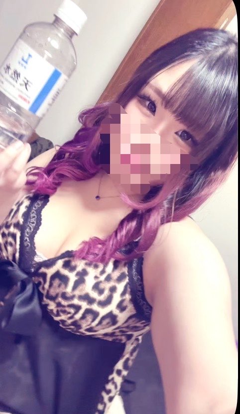 luv_noumiso's tweet photo. 終電逃したお兄様いらっしゃいますか♡ https://t.co/PhAcC4CD3L