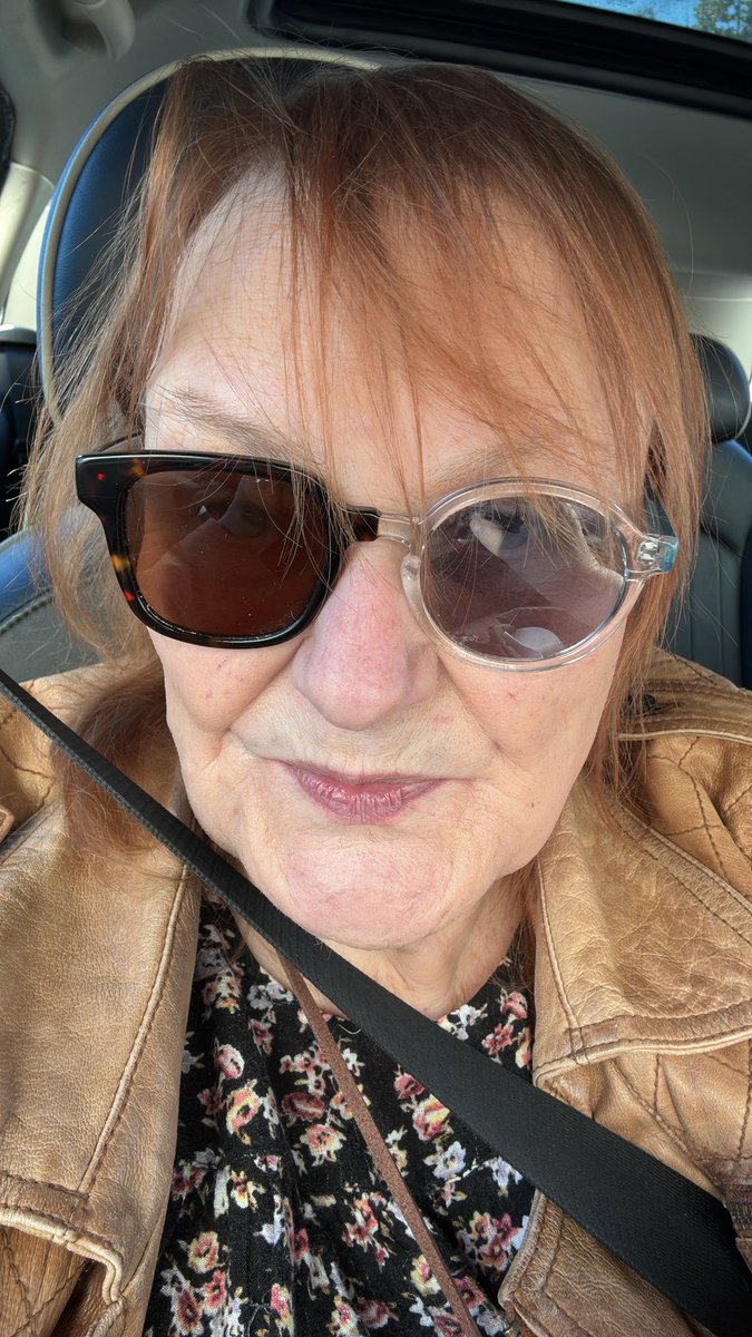 SusanRussam's tweet photo. Left the house it was cold and windy now I'm too warm #notsweaterweather https://t.co/TWisk4YKag