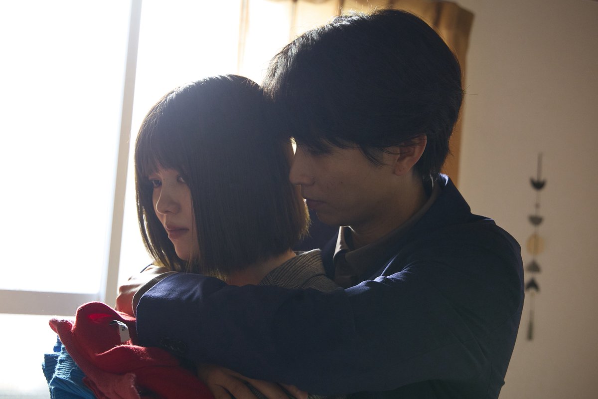 hideandseek_ntv's tweet photo. ／
#ハイドアンドシーク 0秒前の彼女
【第𝟑話】今夜𝟏𝟎時𝟑𝟎分
＼

指名手配中の津倉
最愛の恋人を救うため、警察署へ決死の潜入！

“謎の刺客”クローバーとの
手に汗握る本格アクションにも注目！
国を守るか、愛する人を救うか――
津倉の究極の選択とは？

ぜひ、第3話もお見逃しなく！！

https://t.co/RxTVwDmFIa

福士蒼汰
志田彩良
田中樹