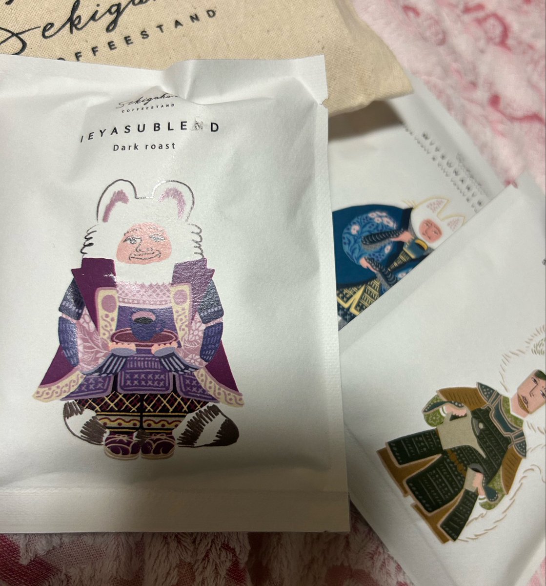 Dachskntn's tweet photo. 毒柿ゼリーはもう売ってなかったけど関ヶ原のコーヒーはまだ取り扱っててよかった〜美味しいんよなヤスのが一番好き
二年ぶりだ https://t.co/W4ZYKbGhLg