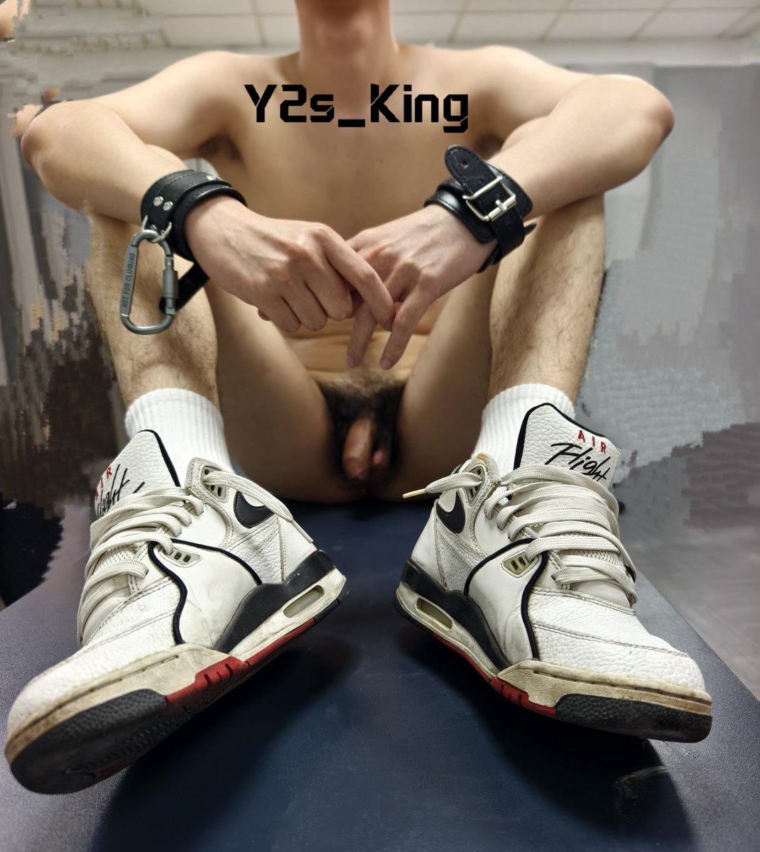 Y2s_king's tweet photo. 20岁的小处男
今天终于懂得了
什么是sm
什么是农牛
今天终于长大了，是个大男孩了！ https://t.co/YLOChKwVhj