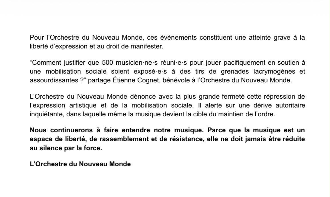 Orch_du_NM's tweet photo. Ce samedi 17 octobre, 500 musicien·ne·s de l’Orchestre du Nouveau Monde, réuni·e·s place de la République à Paris pour un concert en soutien à la mobilisation, ont été la cible de tirs de grenades lacrymogènes et assourdissantes des forces de l’ordre.

Notre communiqué de presse. https://t.co/xtE71Ml1DX