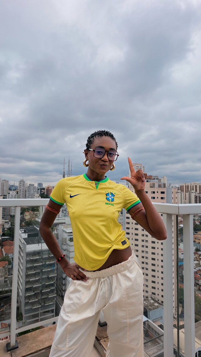 saa_aline's tweet photo. BRILHA LOGO ESSA ESTRELA CARALHOOOOOOOOOO 🇧🇷❤️⭐️ https://t.co/6O8WIMxFAm