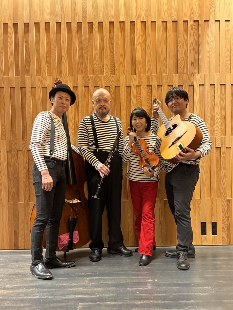 iwakazudayo's tweet photo. 楽しかったーー！Dixie Alla Creatorsで広場公演vol.9 おおた街なか音楽フェスタ2026出演。
気持ち良い秋晴れの下、盛大な拍手いただけてありがたやでした・・・
荒くれ者の次回のステージは12月の予定。待たれよ続報！

Tsuru-Sun cl.
丹羽あやこ vn.
東郷ケイジ vo. &amp; wbass.
岩崎和広 gt. https://t.co/cST7fblfSh
