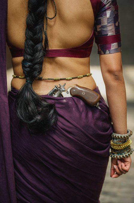 actressrioaf's tweet photo. abha keerthy borthday roju em stuff echindo enka rojantha aa g**da navel chain abha aa jeda em undi enka full ga karchali abha..ahh https://t.co/9YMHMtxz9o