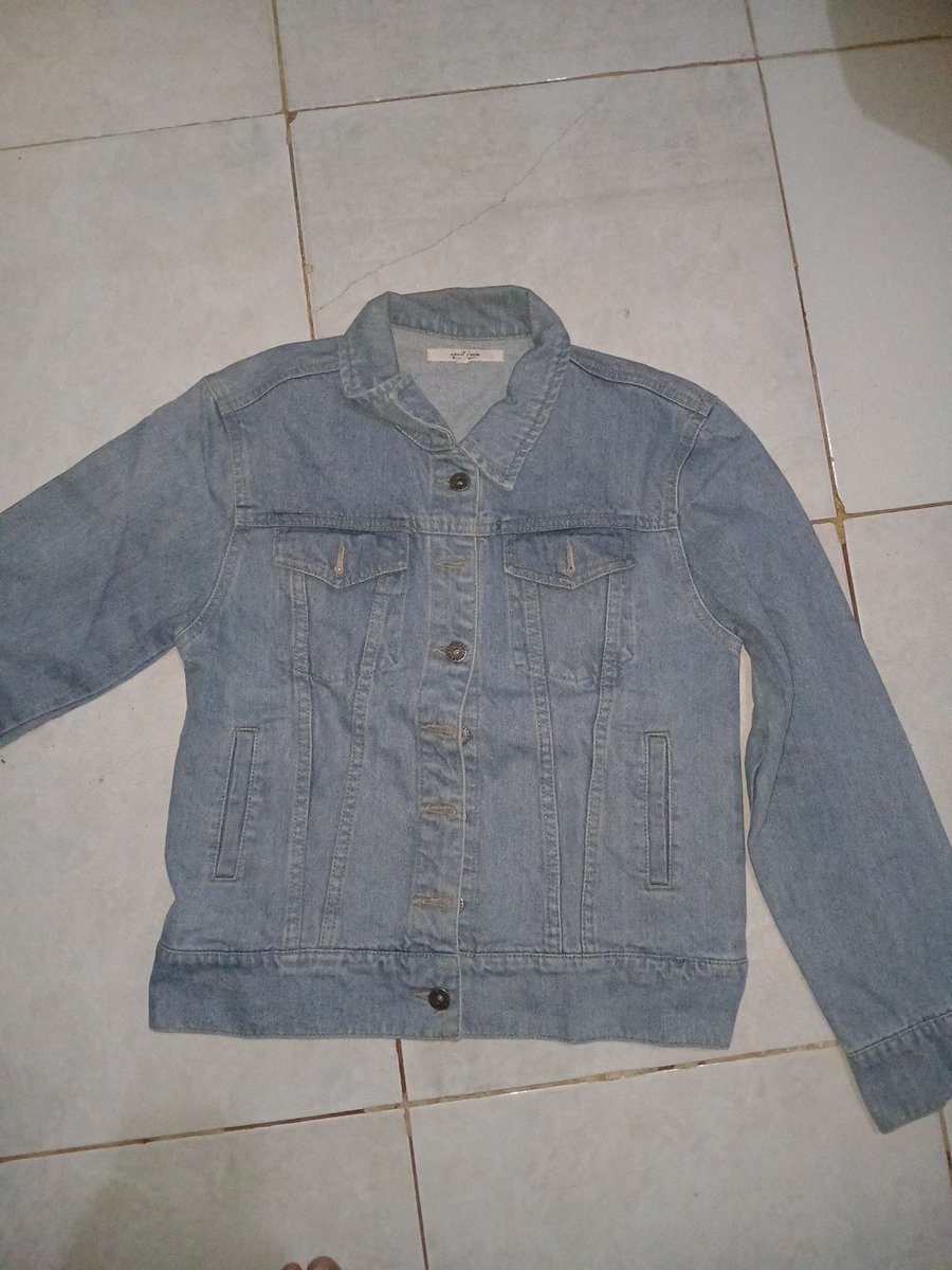 markLyaa's tweet photo. jaket denim jeans brand colorbox only 40k yukk guys bisaa oren nihh dijual murah krna udh sempit https://t.co/bMWHbZo55F