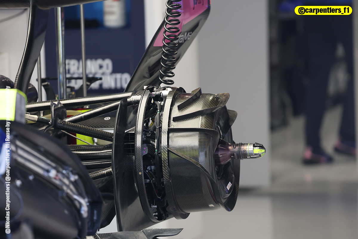 carpentiers_f1's tweet photo. The other side of the story…
A closer look at the Alpine's rear brake drum reveals a series of carefully shaped aerodynamic vanes. Their role is to guide airflow around the wheel assembly, helping manage both brake cooling and the airflow inside the wheel.
#F1 #TechF1 #AlpineF1 https://t.co/FbcNzxxwu3